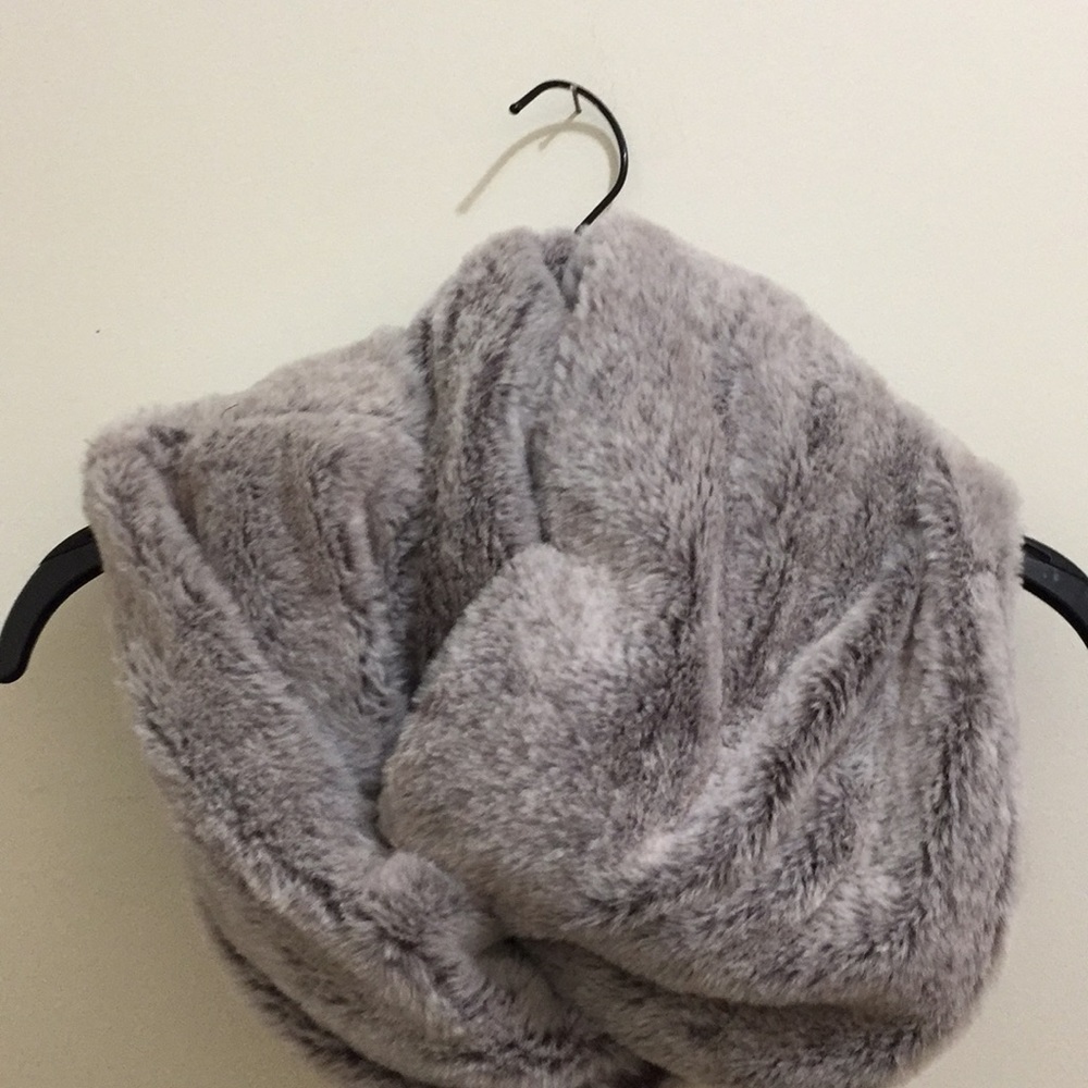 West loop faux fur cowl and bonus scrunchies